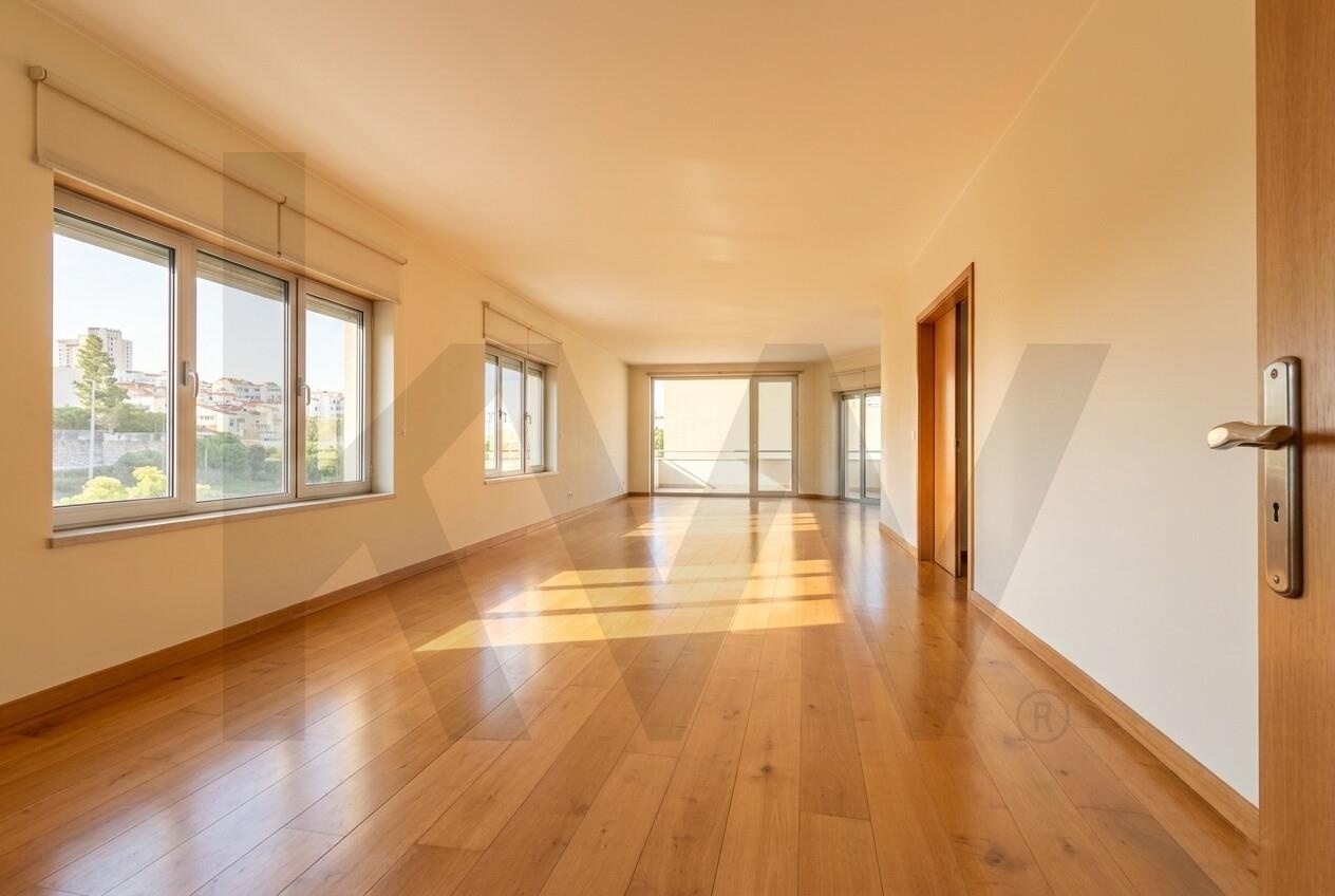 Apartamento T5+ — Lisboa