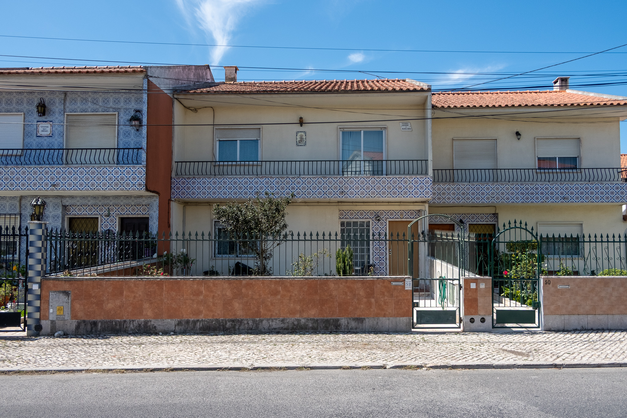 Moradia Unifamiliar T4 com Logradouro e Anexo Habitável em Mem Martins
